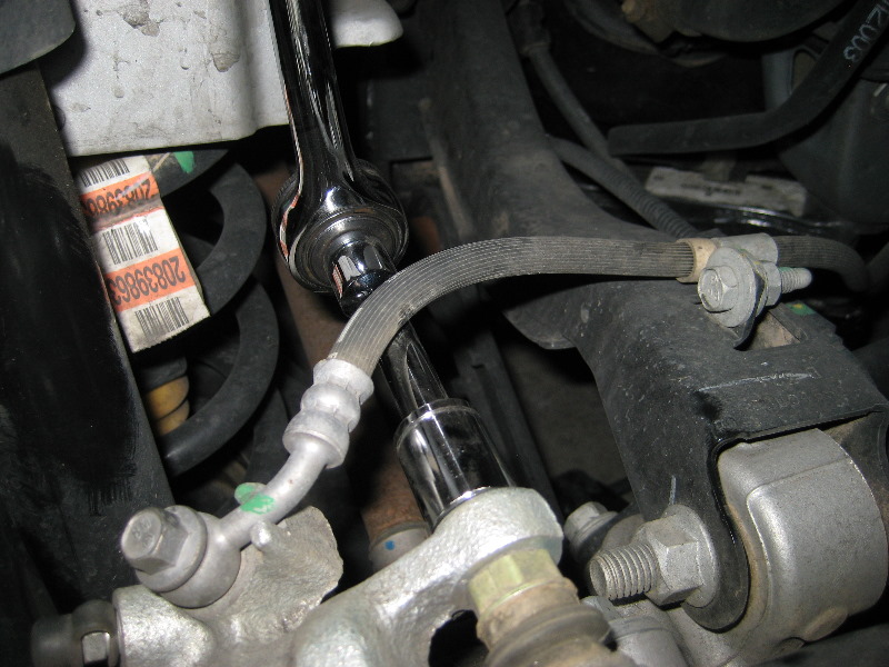 GM-Chevrolet-Equinox-Rear-Brake-Pads-Replacement-Guide-010