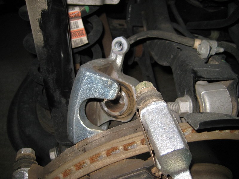 GM-Chevrolet-Equinox-Rear-Brake-Pads-Replacement-Guide-015