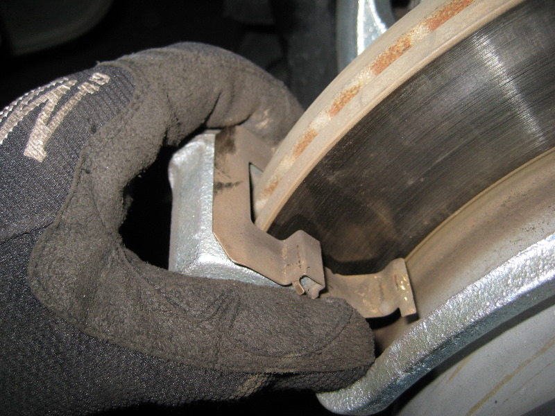 GM-Chevrolet-Equinox-Rear-Brake-Pads-Replacement-Guide-018