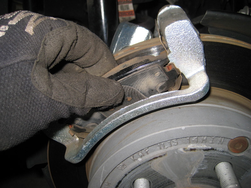 GM-Chevrolet-Equinox-Rear-Brake-Pads-Replacement-Guide-021