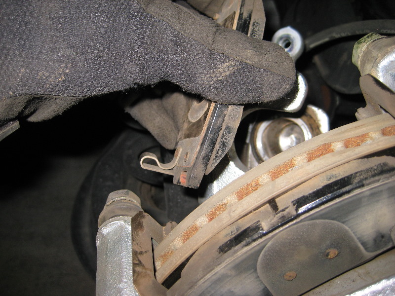 GM-Chevrolet-Equinox-Rear-Brake-Pads-Replacement-Guide-022