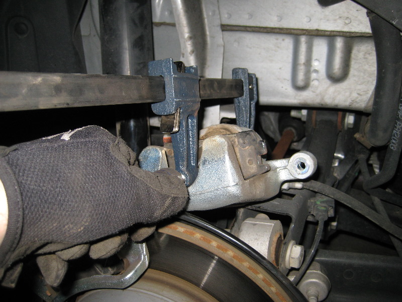 GM-Chevrolet-Equinox-Rear-Brake-Pads-Replacement-Guide-026