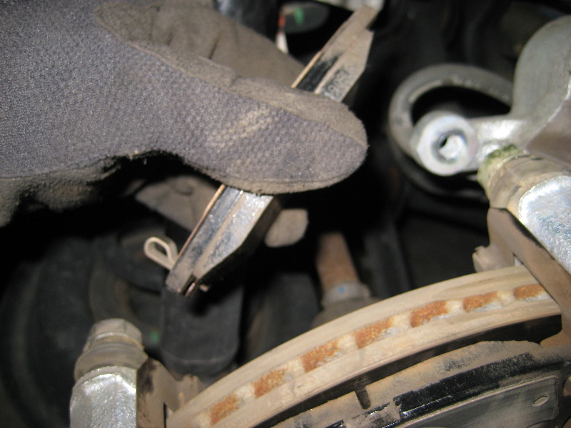 GM-Chevrolet-Equinox-Rear-Brake-Pads-Replacement-Guide-027