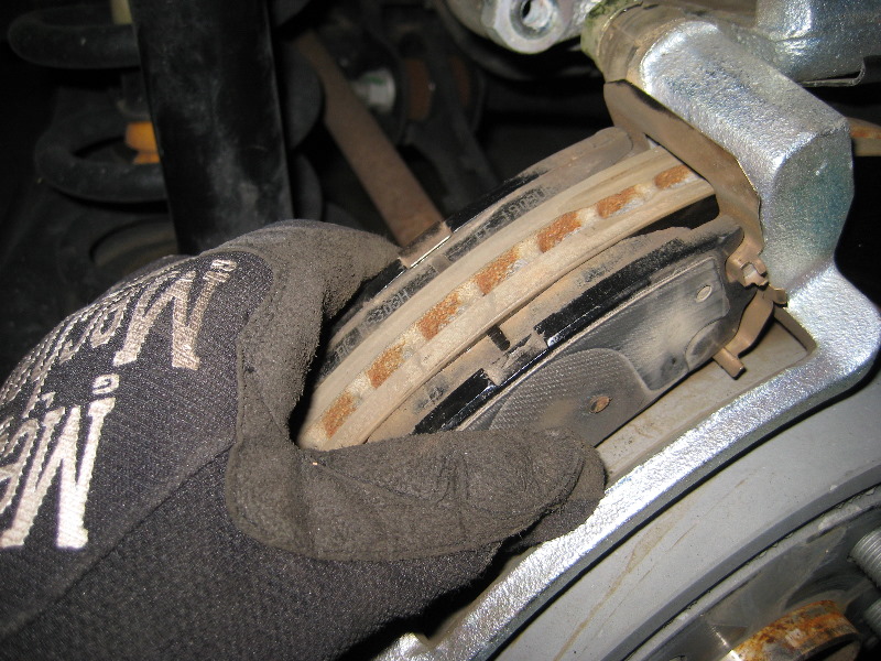 GM-Chevrolet-Equinox-Rear-Brake-Pads-Replacement-Guide-028