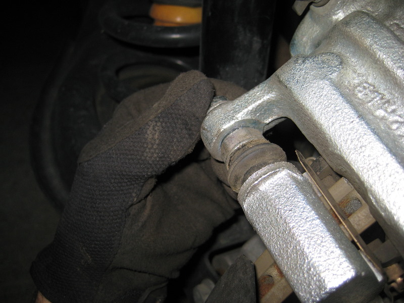 GM-Chevrolet-Equinox-Rear-Brake-Pads-Replacement-Guide-030