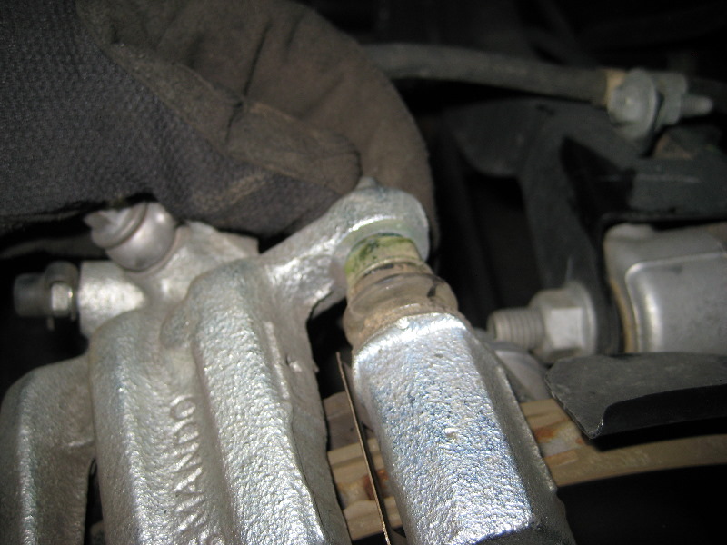 GM-Chevrolet-Equinox-Rear-Brake-Pads-Replacement-Guide-031