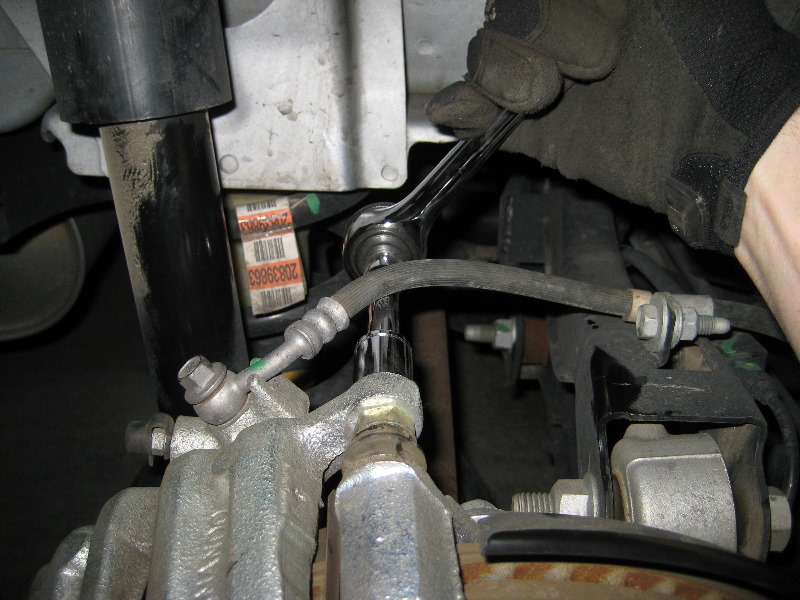 GM-Chevrolet-Equinox-Rear-Brake-Pads-Replacement-Guide-032