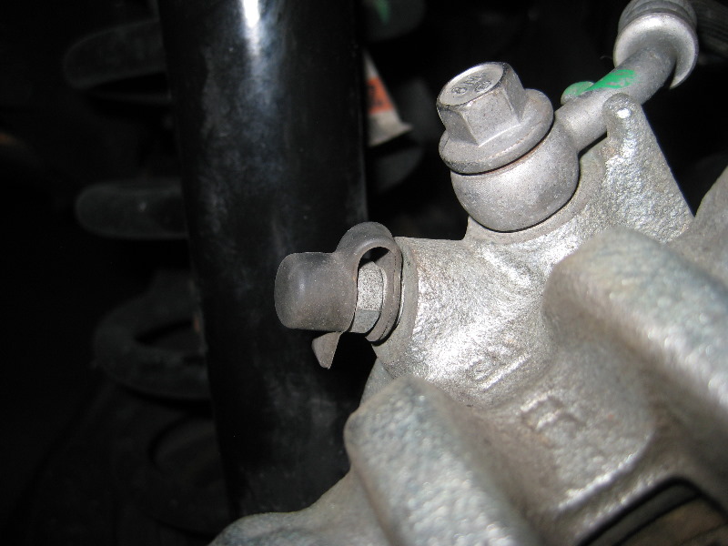 GM-Chevrolet-Equinox-Rear-Brake-Pads-Replacement-Guide-034