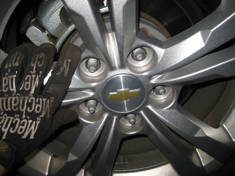 GM-Chevrolet-Equinox-Rear-Brake-Pads-Replacement-Guide-036