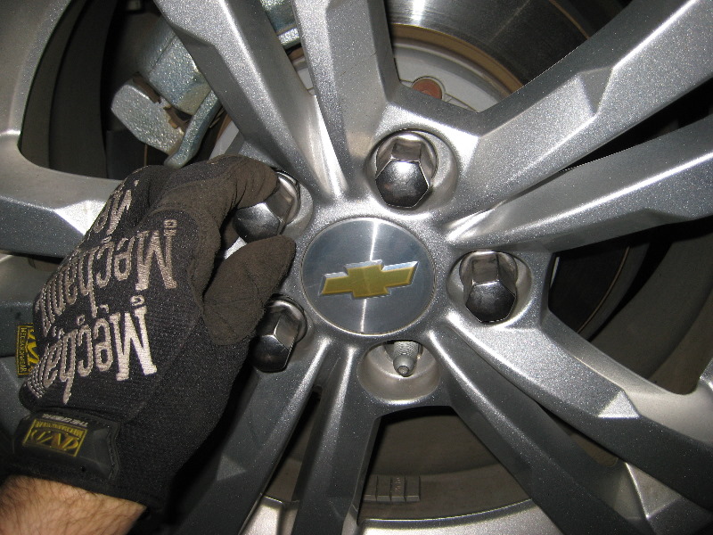 GM-Chevrolet-Equinox-Rear-Brake-Pads-Replacement-Guide-037