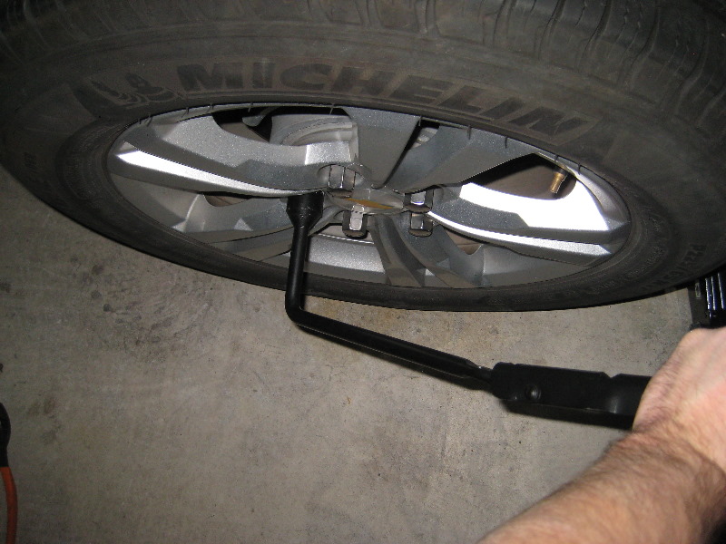 GM-Chevrolet-Equinox-Rear-Brake-Pads-Replacement-Guide-040