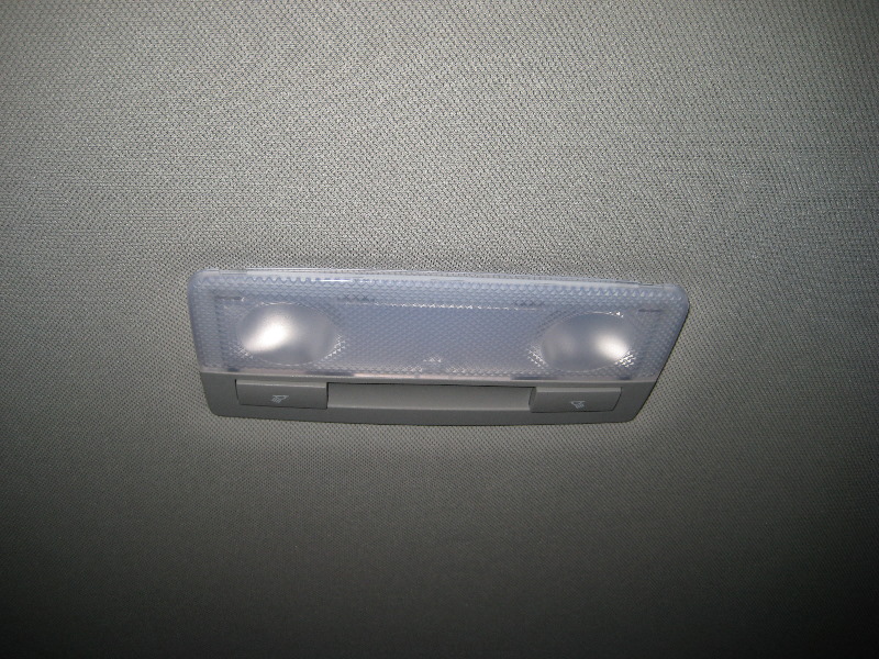 GM-Chevrolet-Equinox-Rear-Passenger-Reading-Light-Bulbs-Replacement-Guide-001