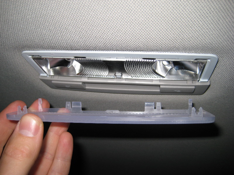 GM-Chevrolet-Equinox-Rear-Passenger-Reading-Light-Bulbs-Replacement-Guide-011