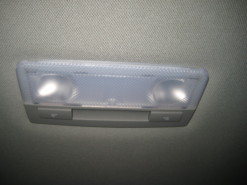 GM-Chevrolet-Equinox-Rear-Passenger-Reading-Light-Bulbs-Replacement-Guide-013