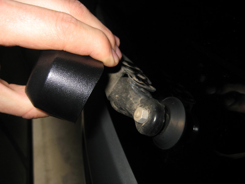 GM-Chevrolet-Equinox-Rear-Wiper-Blade-Replacement-Guide-003