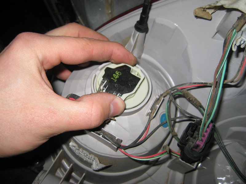 GM-Chevrolet-Equinox-Tail-Light-Bulbs-Replacement-Guide-012