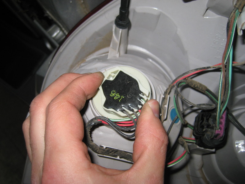 GM-Chevrolet-Equinox-Tail-Light-Bulbs-Replacement-Guide-013