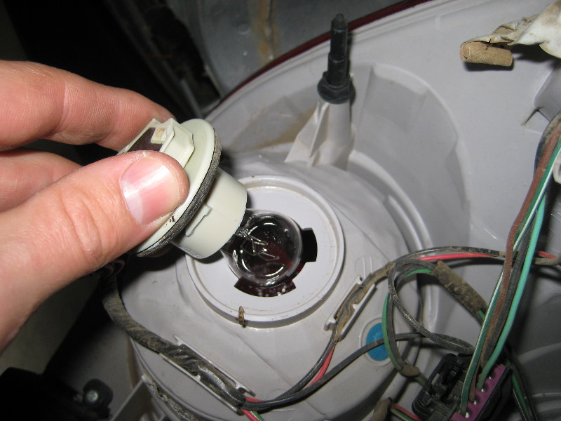 GM-Chevrolet-Equinox-Tail-Light-Bulbs-Replacement-Guide-016