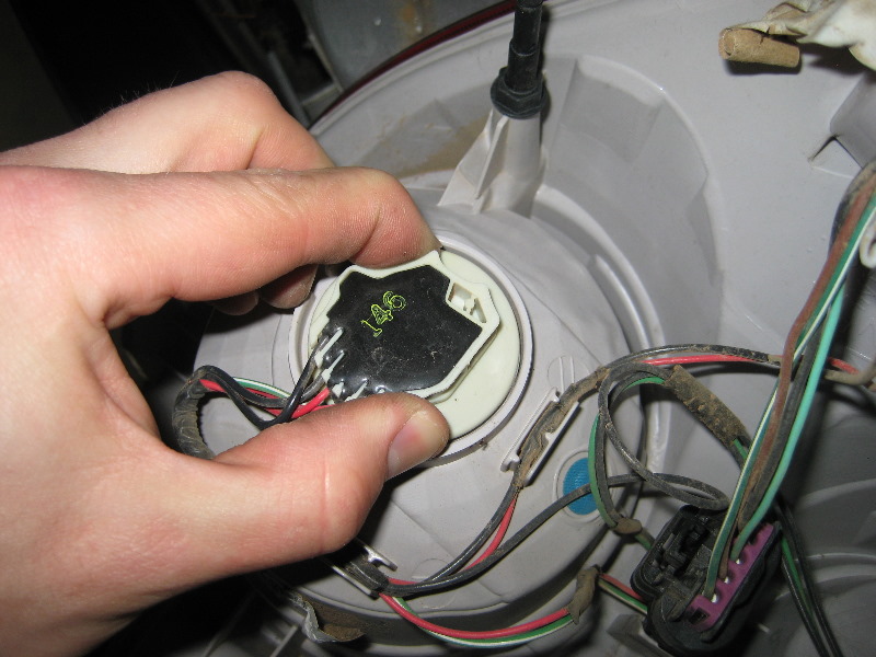 GM-Chevrolet-Equinox-Tail-Light-Bulbs-Replacement-Guide-017