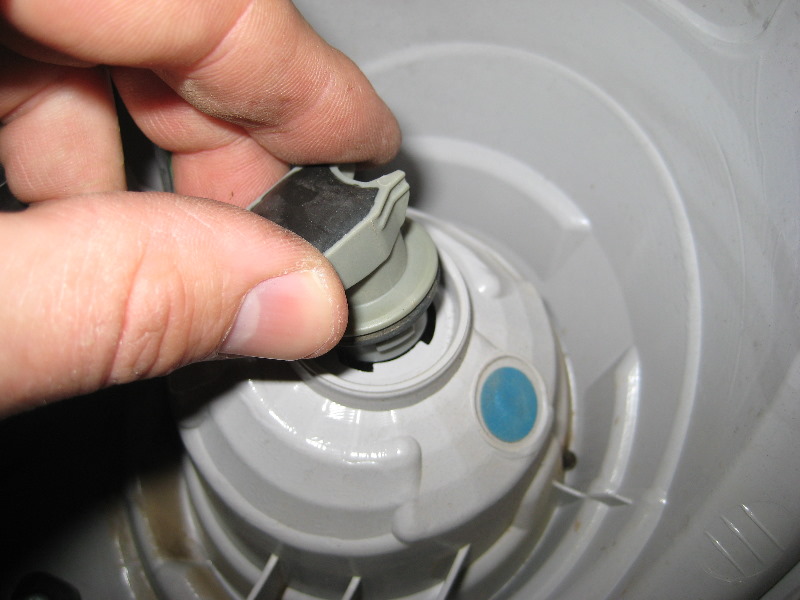 GM-Chevrolet-Equinox-Tail-Light-Bulbs-Replacement-Guide-021