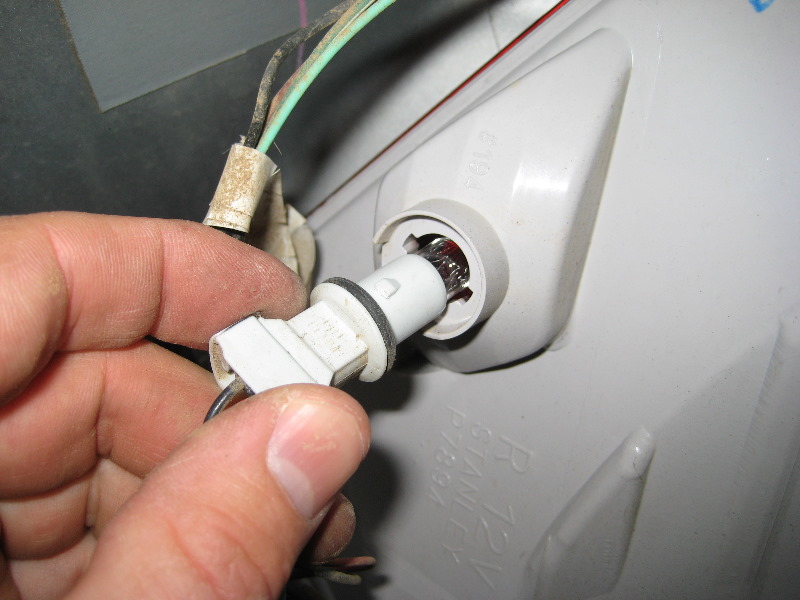 GM-Chevrolet-Equinox-Tail-Light-Bulbs-Replacement-Guide-026