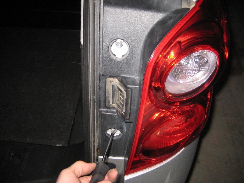 GM-Chevrolet-Equinox-Tail-Light-Bulbs-Replacement-Guide-030