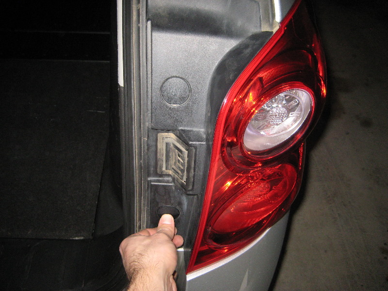 GM-Chevrolet-Equinox-Tail-Light-Bulbs-Replacement-Guide-031