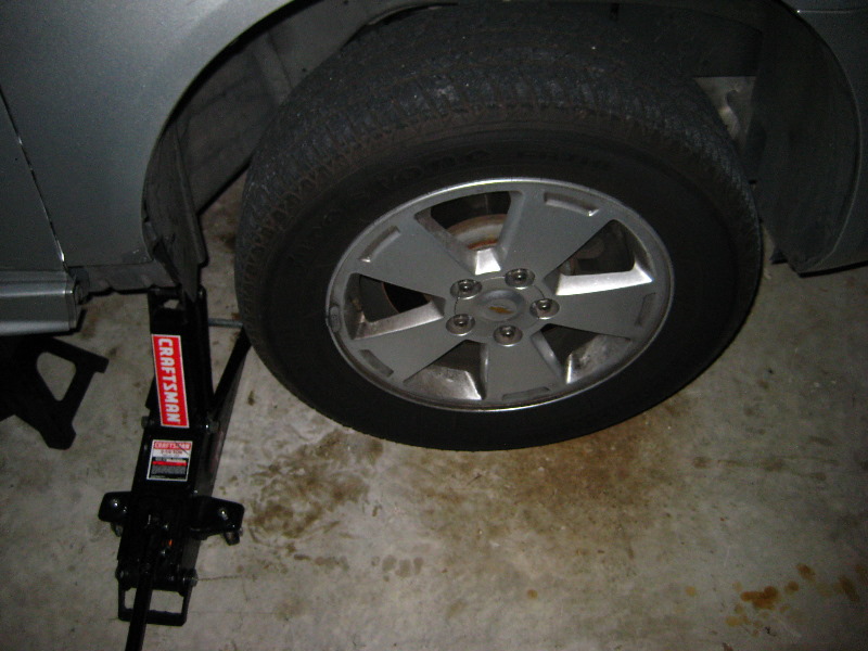 GM-Chevrolet-Impala-Front-Brake-Pads-Replacement-Guide-003