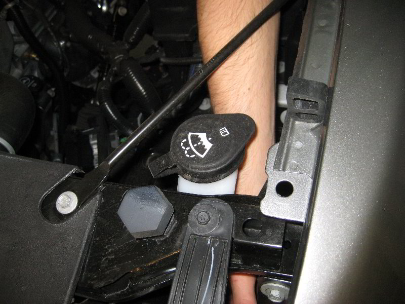 Chevrolet-Silverado-Headlight-Bulbs-Replacement-Guide-004