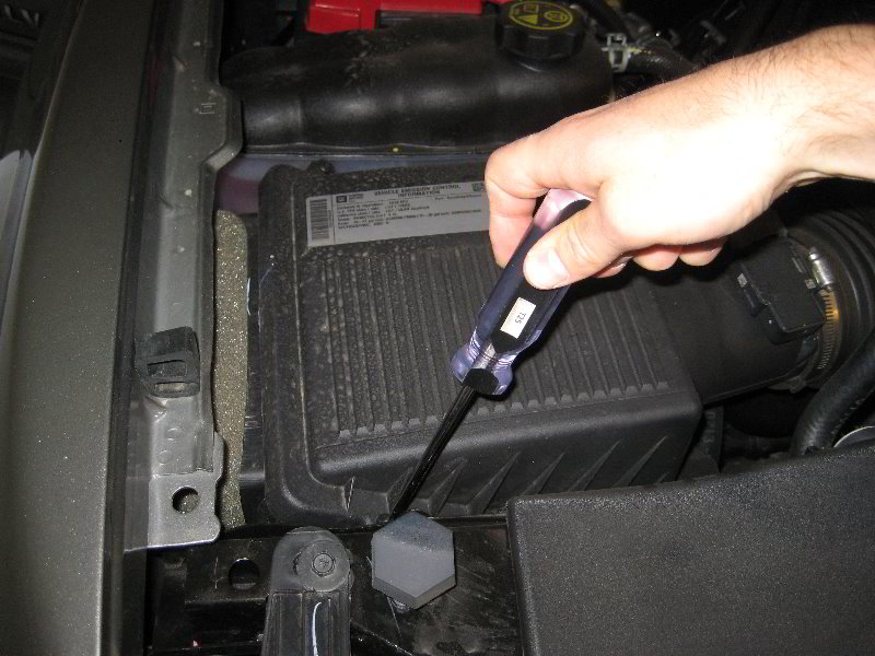 ChevroletSilveradoHeadlightBulbsReplacementGuide005