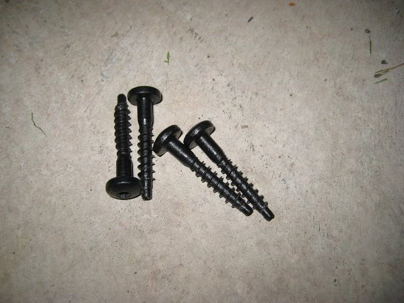 Chevrolet-Silverado-Headlight-Bulbs-Replacement-Guide-006