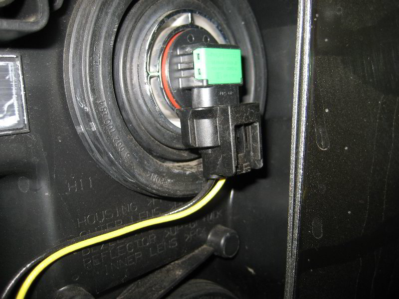 Chevrolet-Silverado-Headlight-Bulbs-Replacement-Guide-013