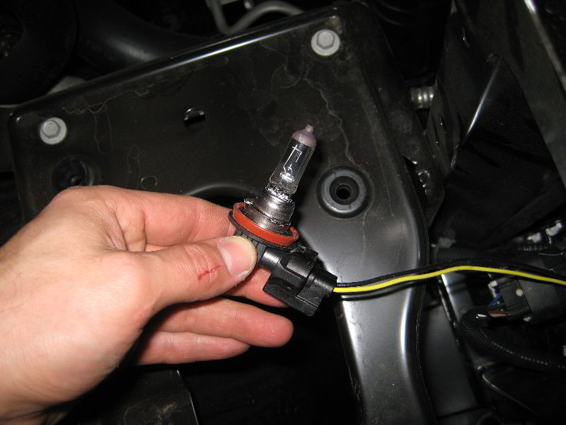 Chevrolet-Silverado-Headlight-Bulbs-Replacement-Guide-015