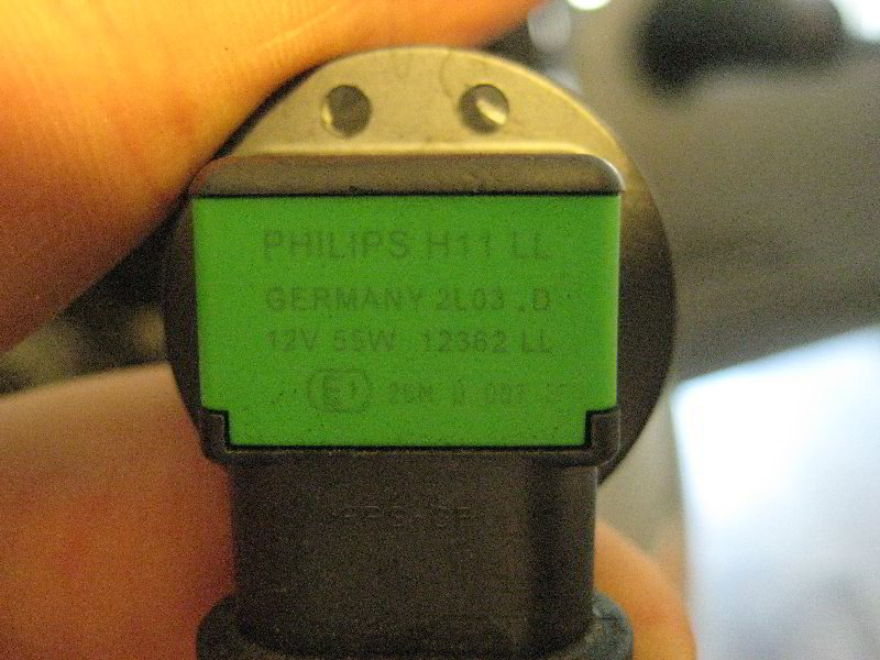 Chevrolet-Silverado-Headlight-Bulbs-Replacement-Guide-018