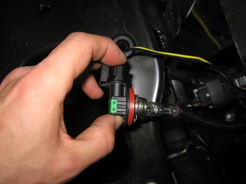 Chevrolet-Silverado-Headlight-Bulbs-Replacement-Guide-019