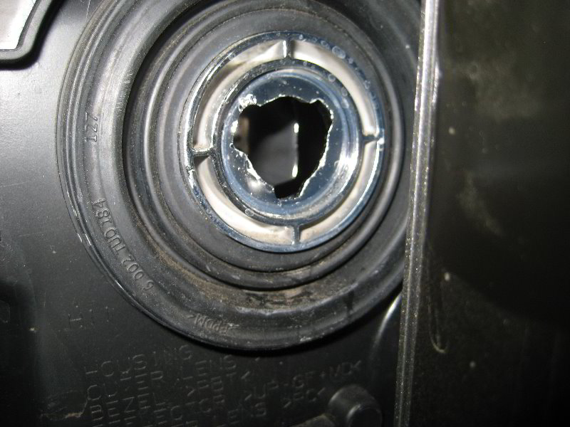 Chevrolet-Silverado-Headlight-Bulbs-Replacement-Guide-020