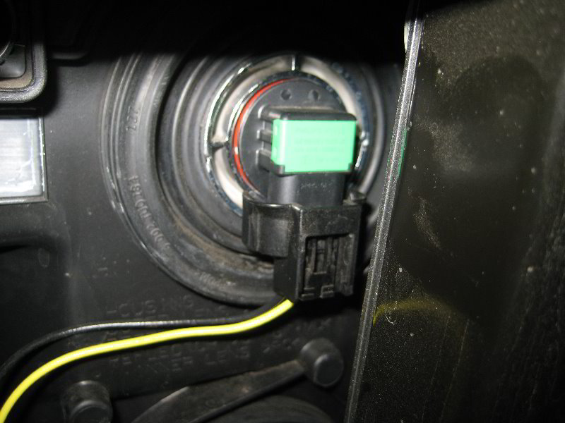 ChevroletSilveradoHeadlightBulbsReplacementGuide021