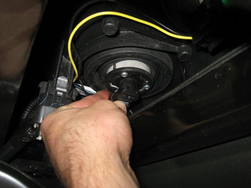 Chevrolet-Silverado-Headlight-Bulbs-Replacement-Guide-025