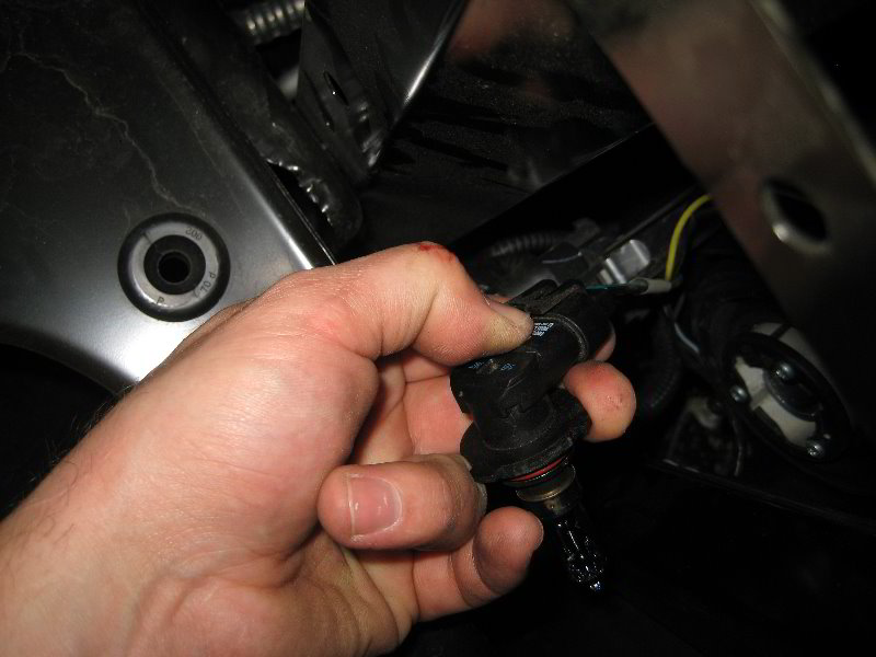 Chevrolet-Silverado-Headlight-Bulbs-Replacement-Guide-027