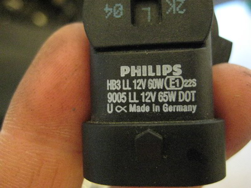 Chevrolet-Silverado-Headlight-Bulbs-Replacement-Guide-029