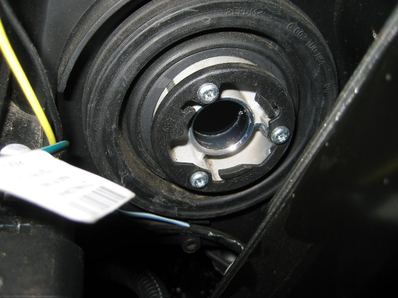 Chevrolet-Silverado-Headlight-Bulbs-Replacement-Guide-030