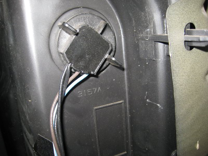 Chevrolet-Silverado-Headlight-Bulbs-Replacement-Guide-035