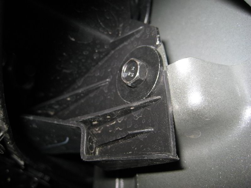 ChevroletSilveradoHeadlightBulbsReplacementGuide047