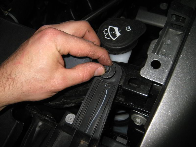 Chevrolet-Silverado-Headlight-Bulbs-Replacement-Guide-059