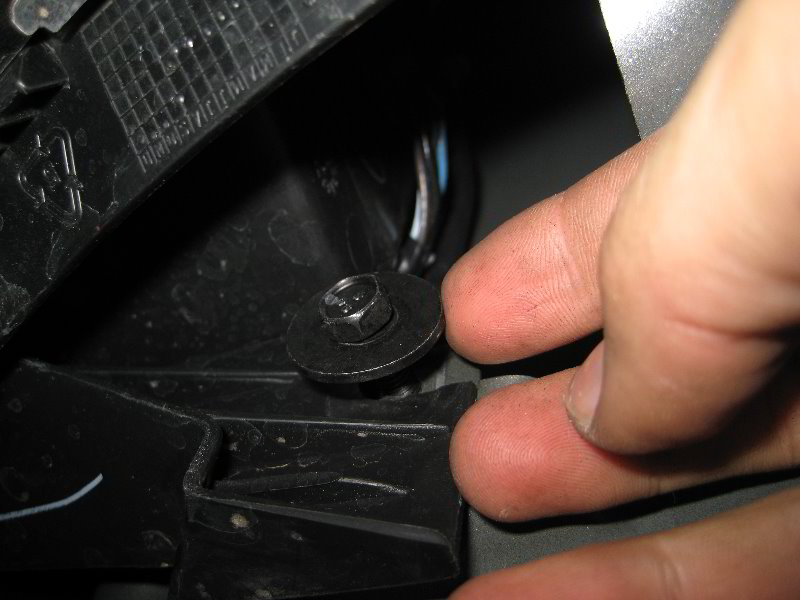 Chevrolet-Silverado-Headlight-Bulbs-Replacement-Guide-061