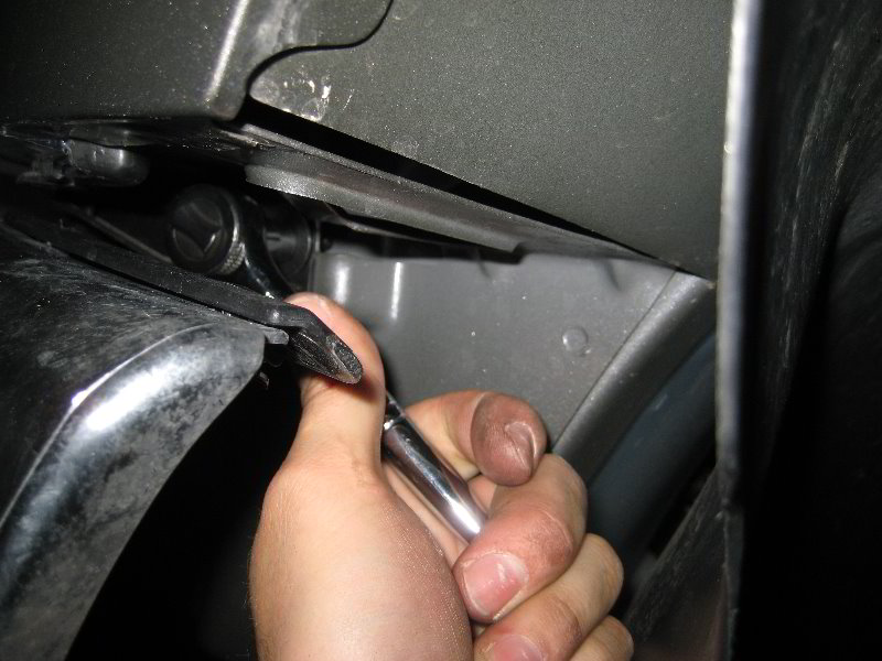 Chevrolet-Silverado-Headlight-Bulbs-Replacement-Guide-062