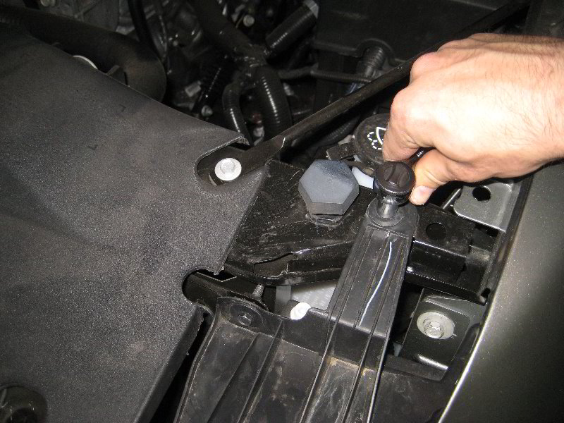 Chevrolet-Silverado-Headlight-Bulbs-Replacement-Guide-066