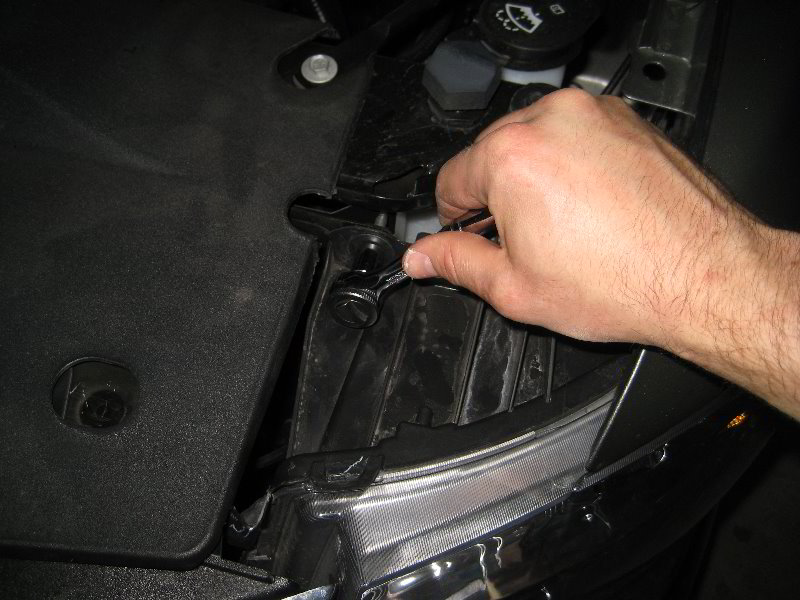 Chevrolet-Silverado-Headlight-Bulbs-Replacement-Guide-067