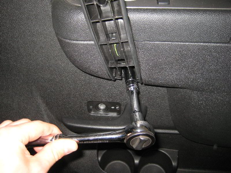 Chevrolet-Silverado-Interior-Door-Panel-Removal-Guide-021