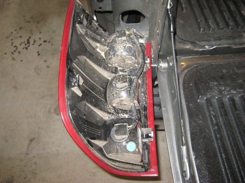 GMChevroletSilveradoTailLightBulbsReplacementGuide008